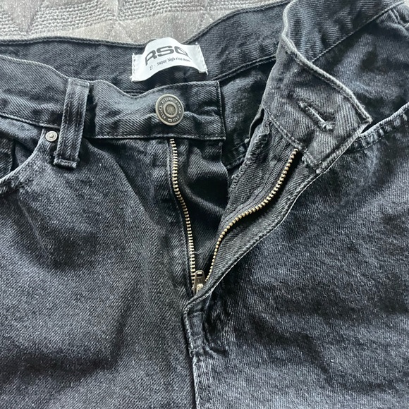 Rsq High Waisted Black Denim mom Jean Shorts - Picture 3 of 4